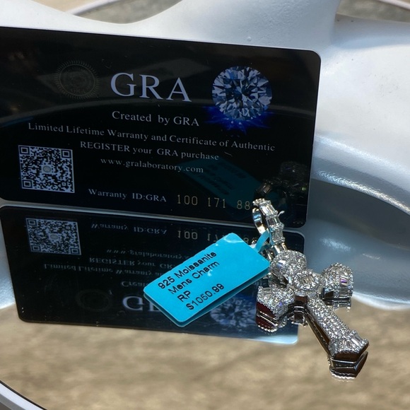 Beautiful NWT Men’s/Women's Moissanite Diamond Cross Pendant on 925 2.11 ctw - Picture 13 of 15